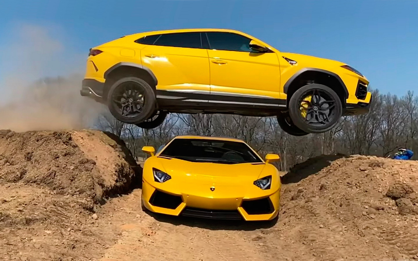 Lamborghini Urus перепрыгнул через Lamborghini Aventador: зрелищное видео