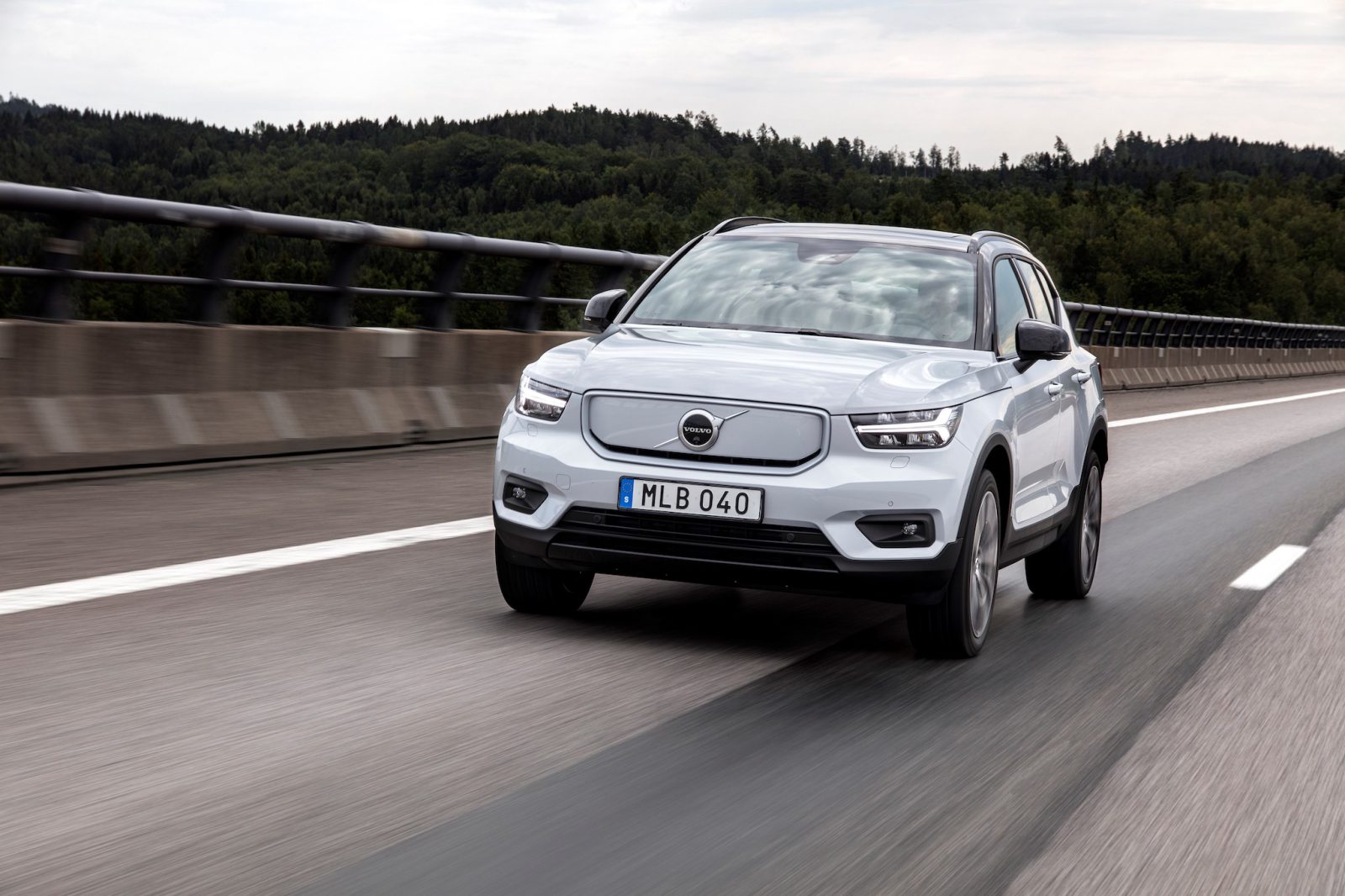 Электрический кроссовер volvo