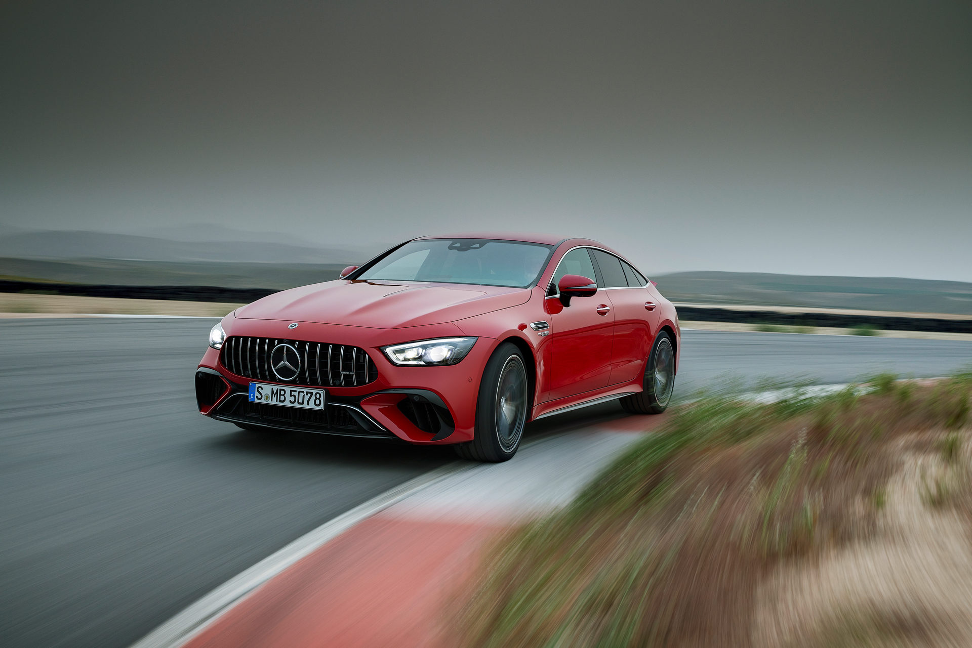 самый мощный серийный Мерседес – Mercedes-AMG GT63 SE Performance