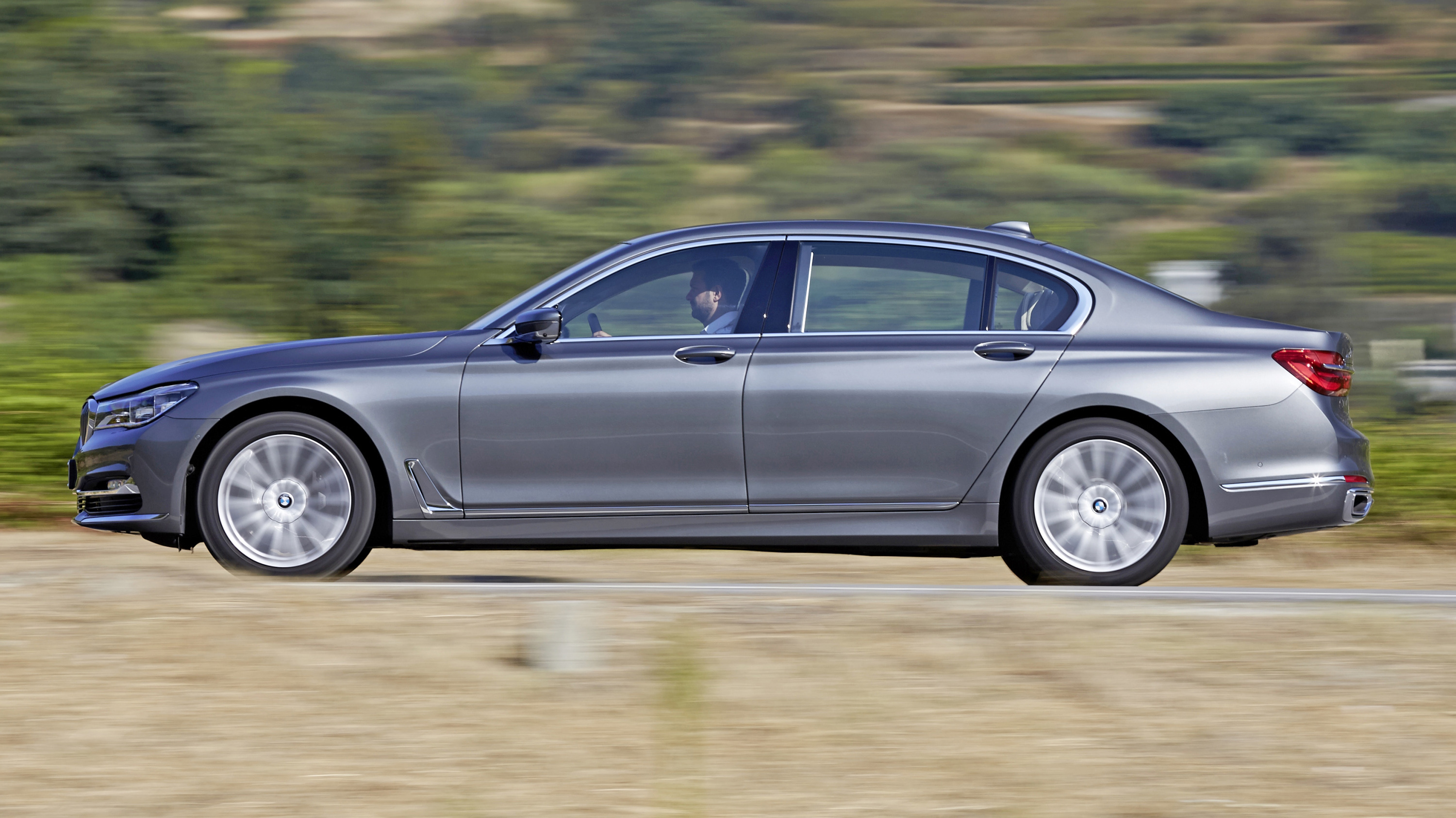 Видео: дизельная BMW 7 проехала на одном баке 1440 км