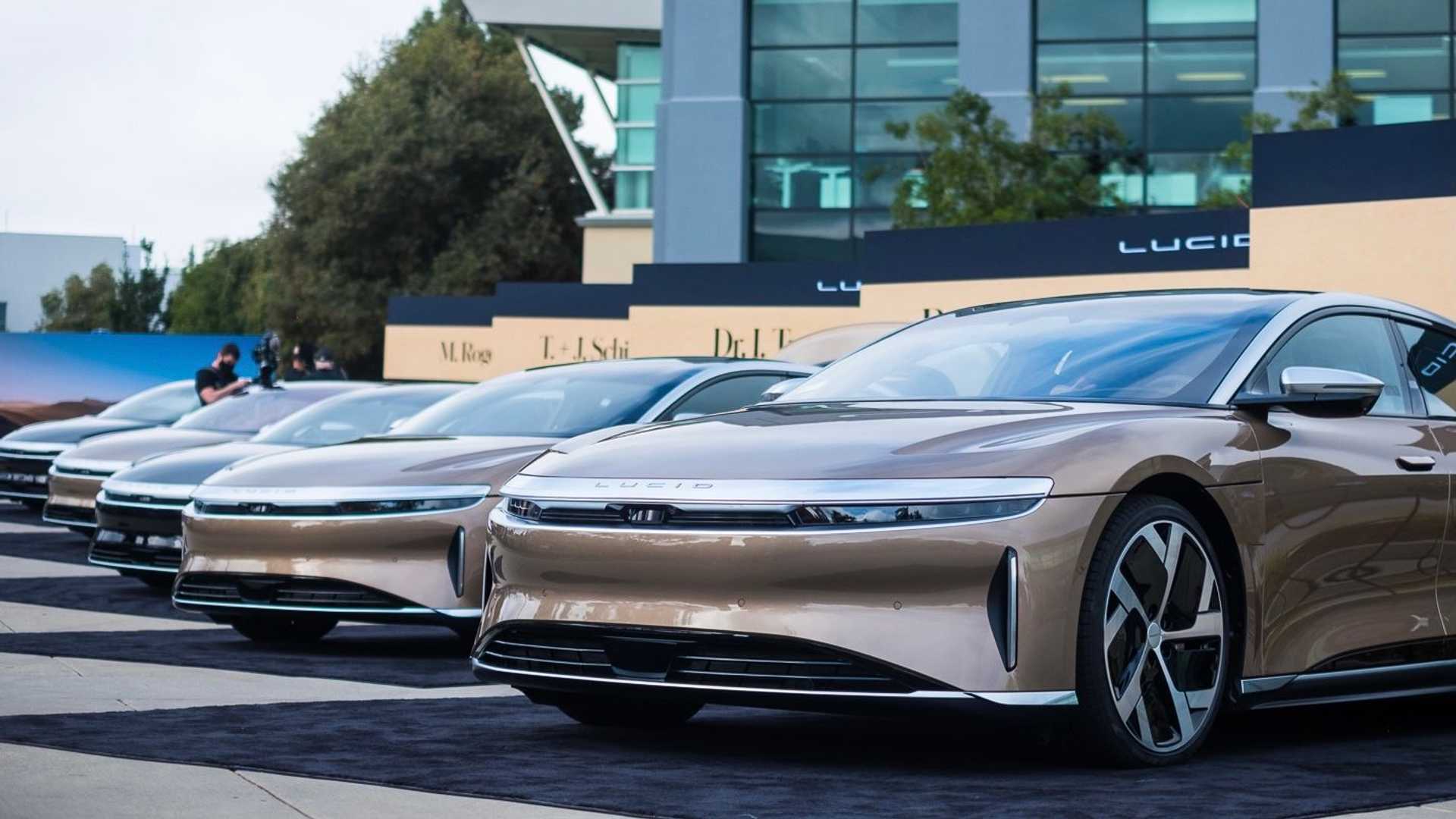 1100+ л.с., 837 км хода. Начались поставки электроседанов Lucid Air