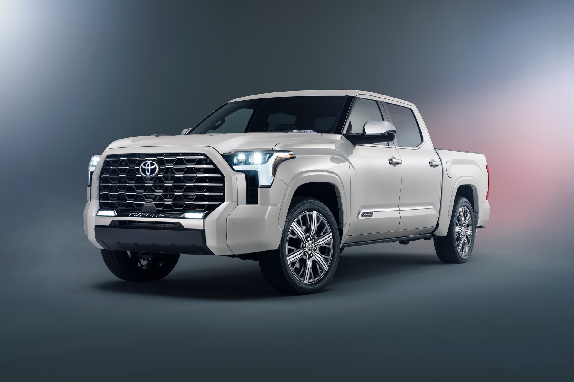 А это точно не Lexus? Смотрим на люксовый пикап Toyota Tundra Capstone