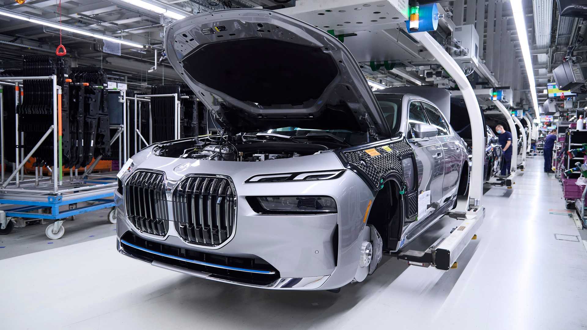 Электрический седан BMW i7 отправился в производство