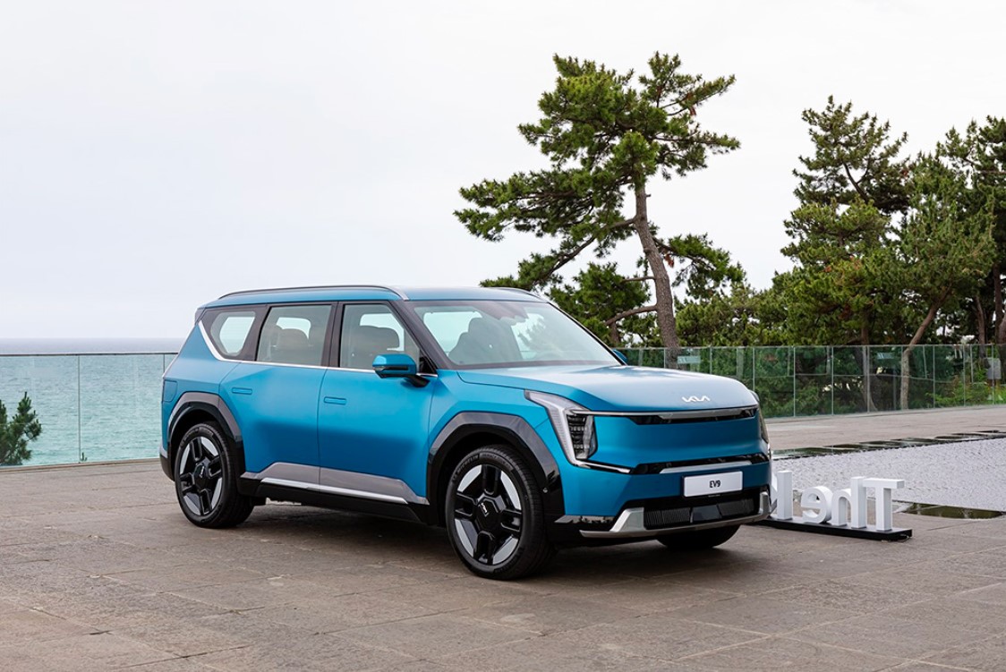 3-рядный электрокроссовер Kia EV9 приятно удивил ценой