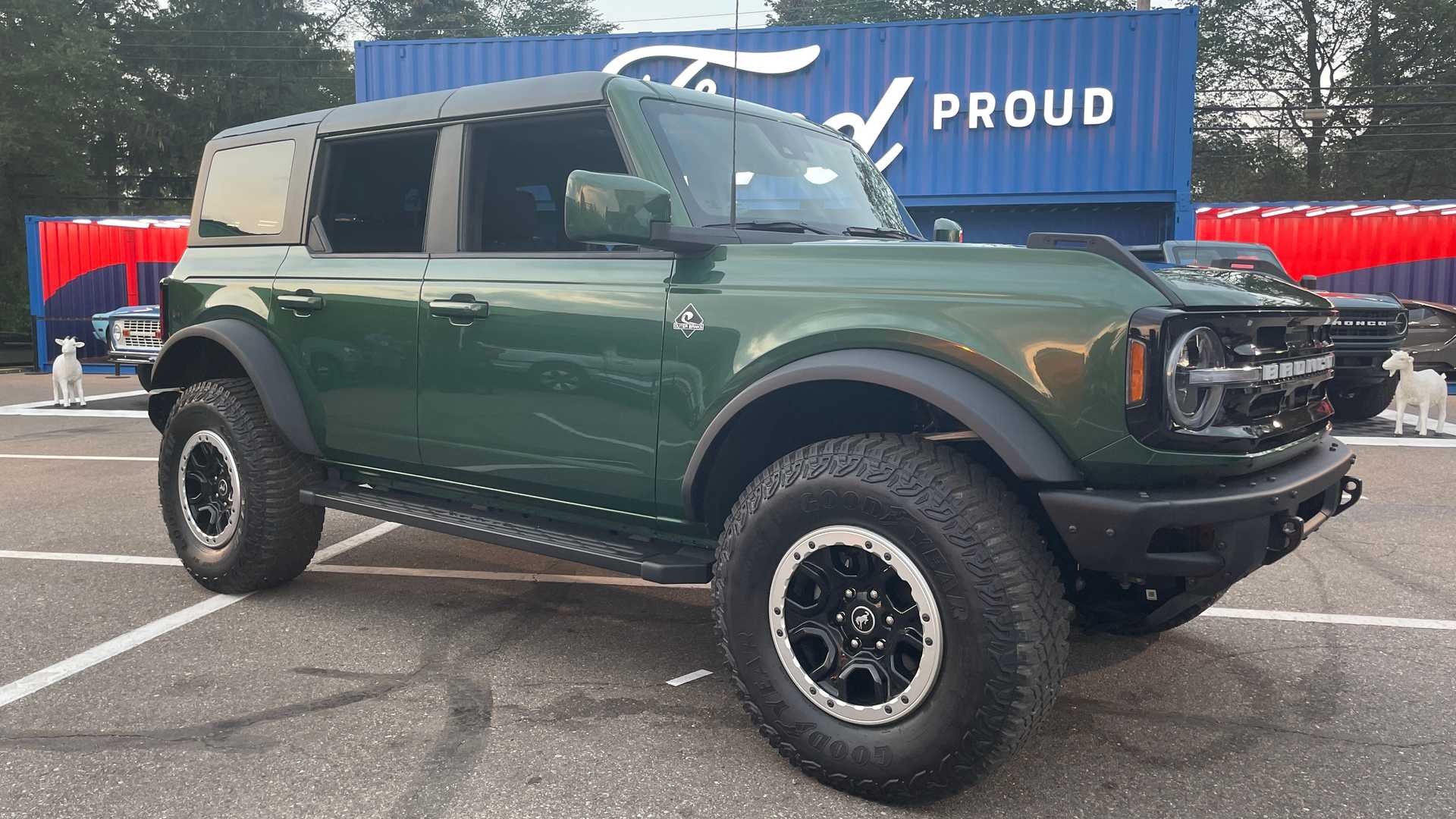 Ford Bronco в новом зеленом цвете