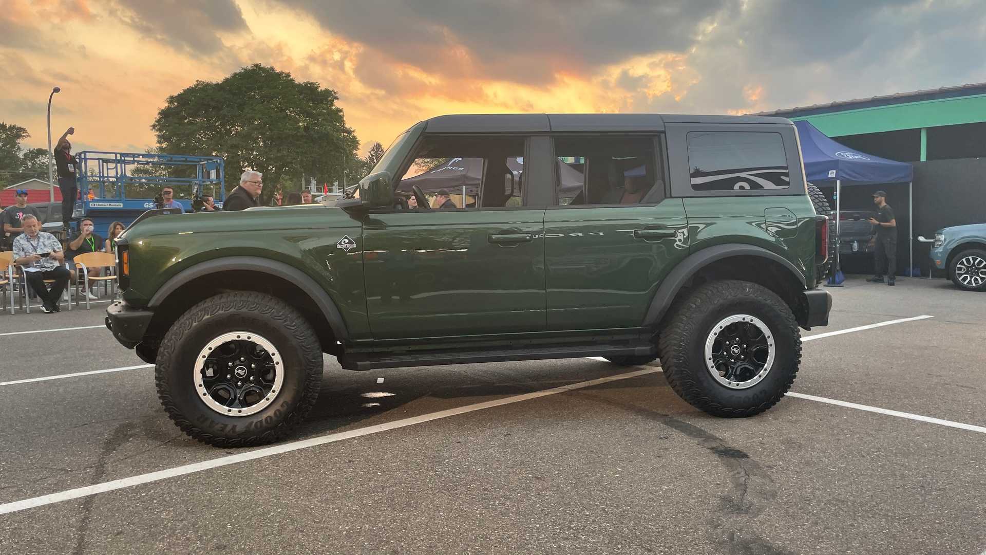 Ford Bronco в новом зеленом цвете