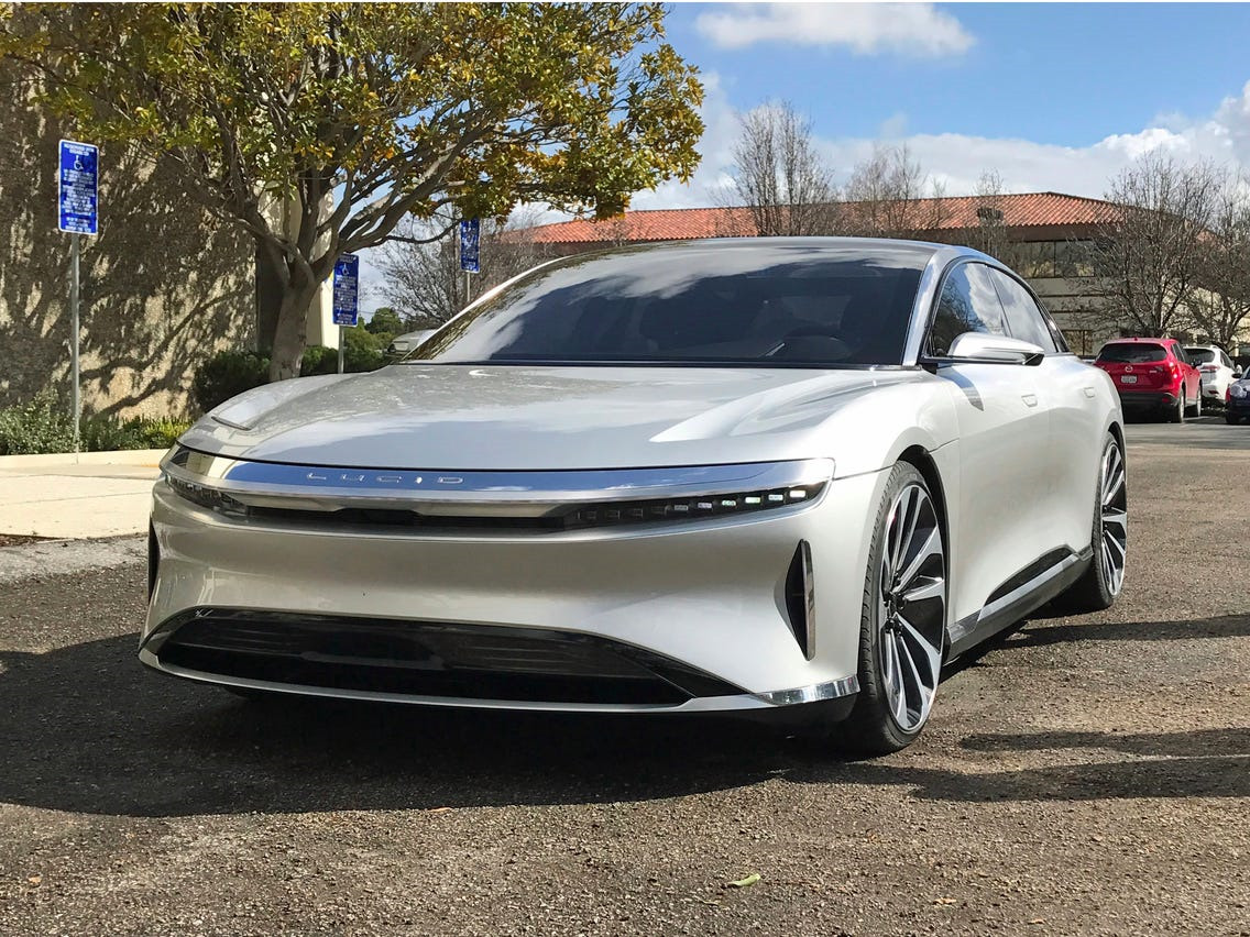 500 км за 20 мин: электроседан Lucid Air удивил скоростью зарядки