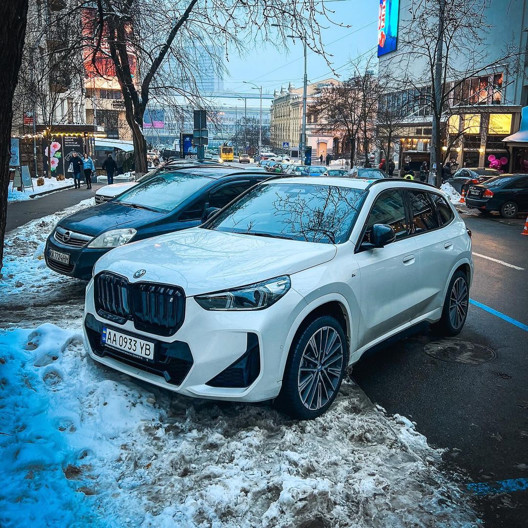 Электрокроссовер BMW iX1 появился в Украине – фото