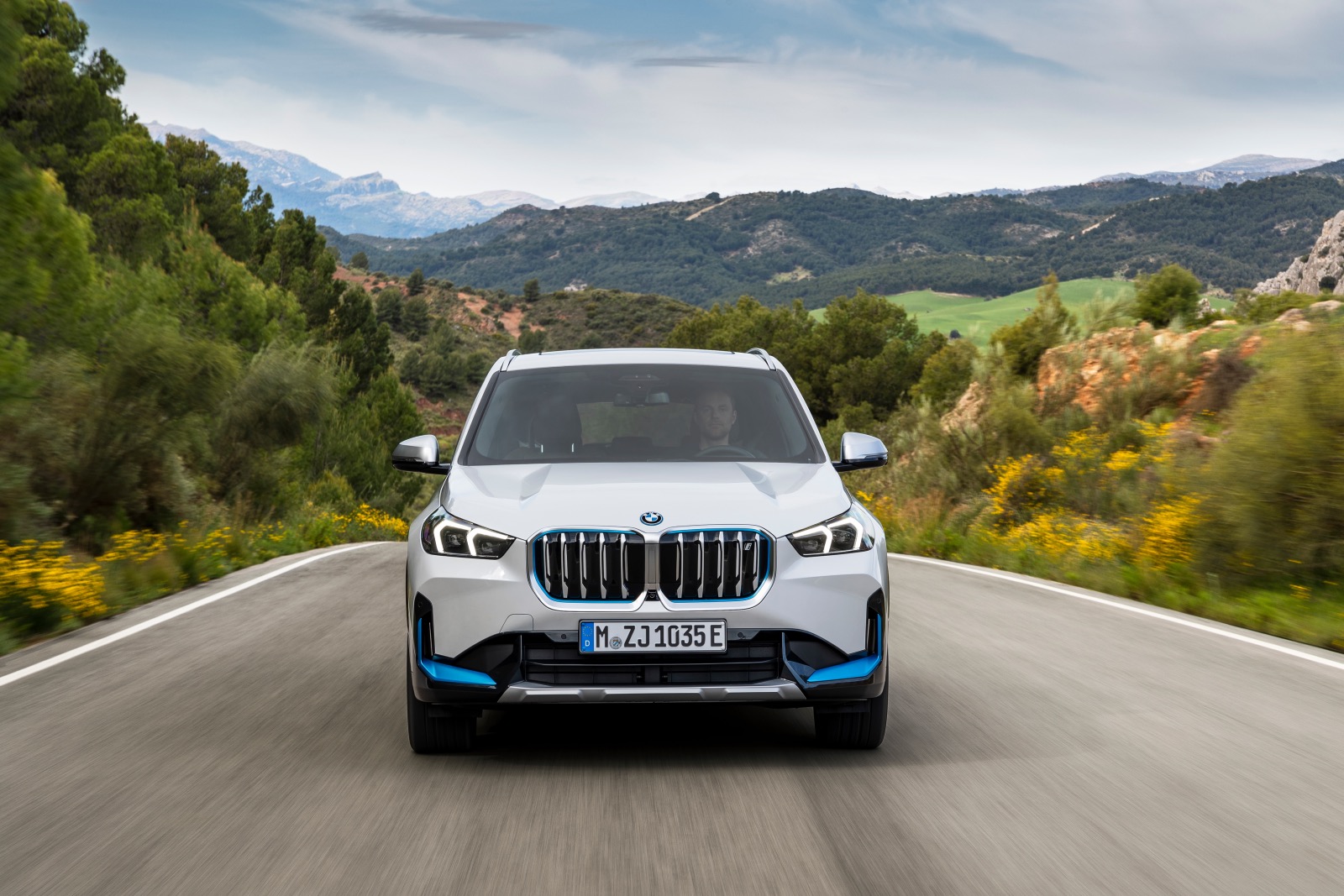 Представлен новый BMW X1 2023 и электрический BMW iX1 (+цена)