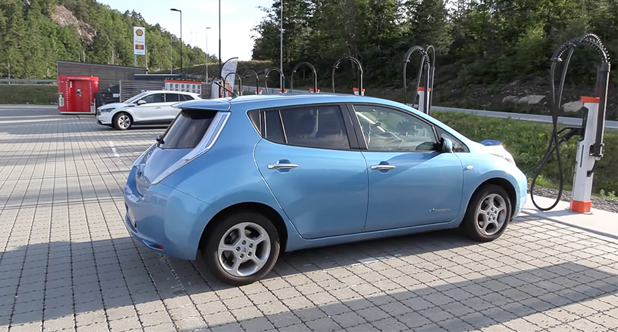 Электромобиль Nissan Leaf 2013