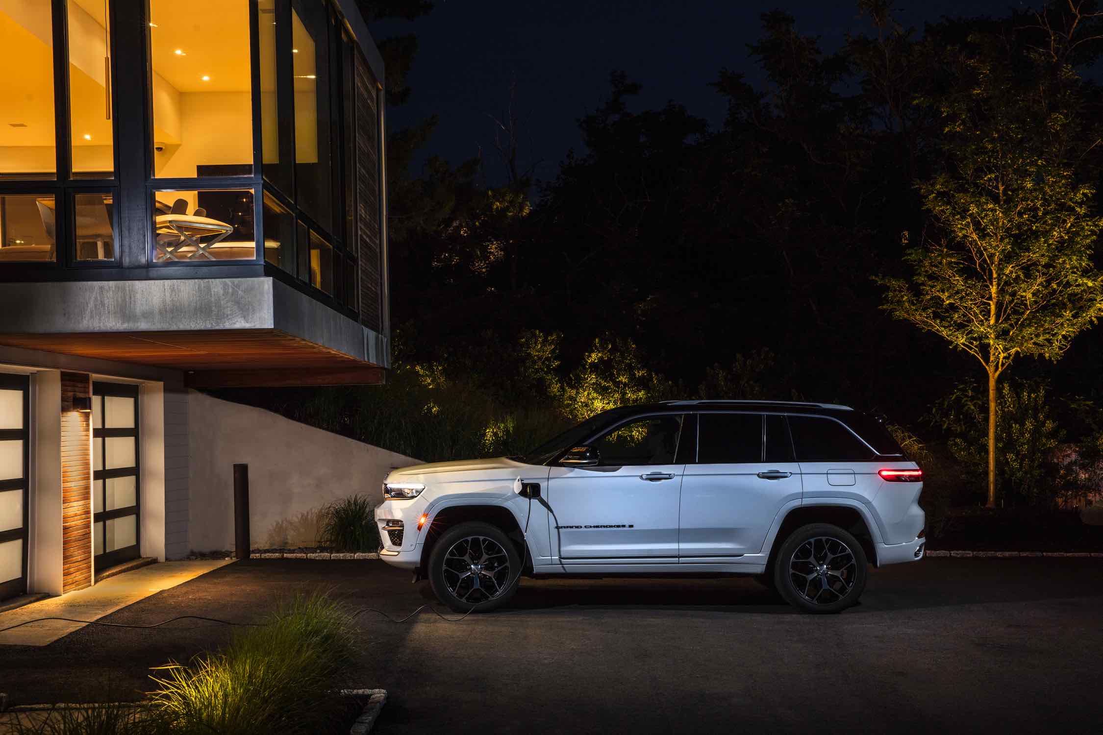 Jeep grand cherokee 2022 интерьер