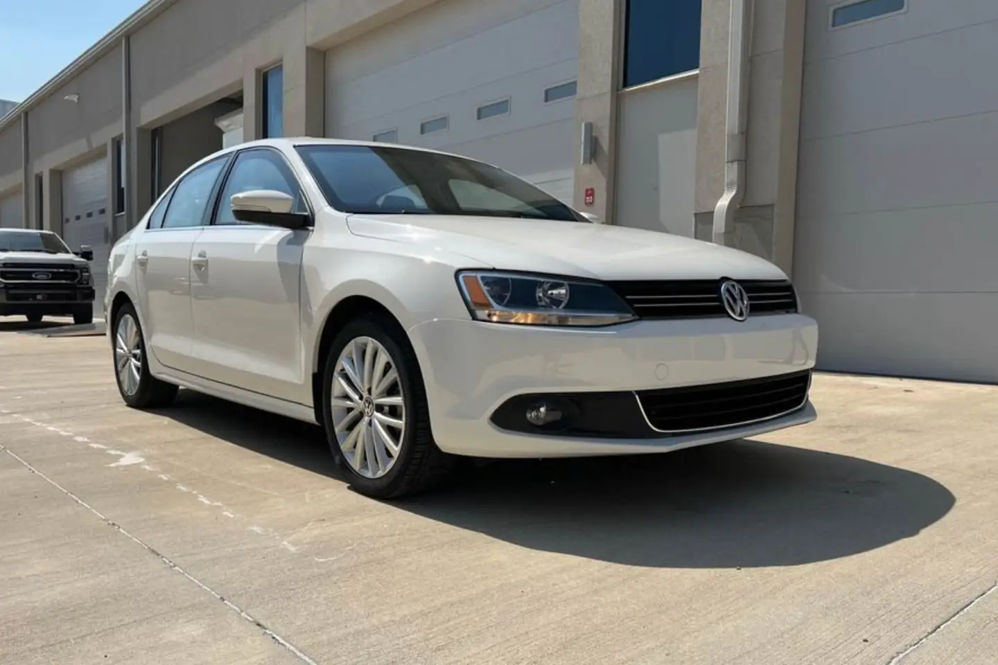 Продается необычный бронированный авто – Volkswagen Jetta 2013