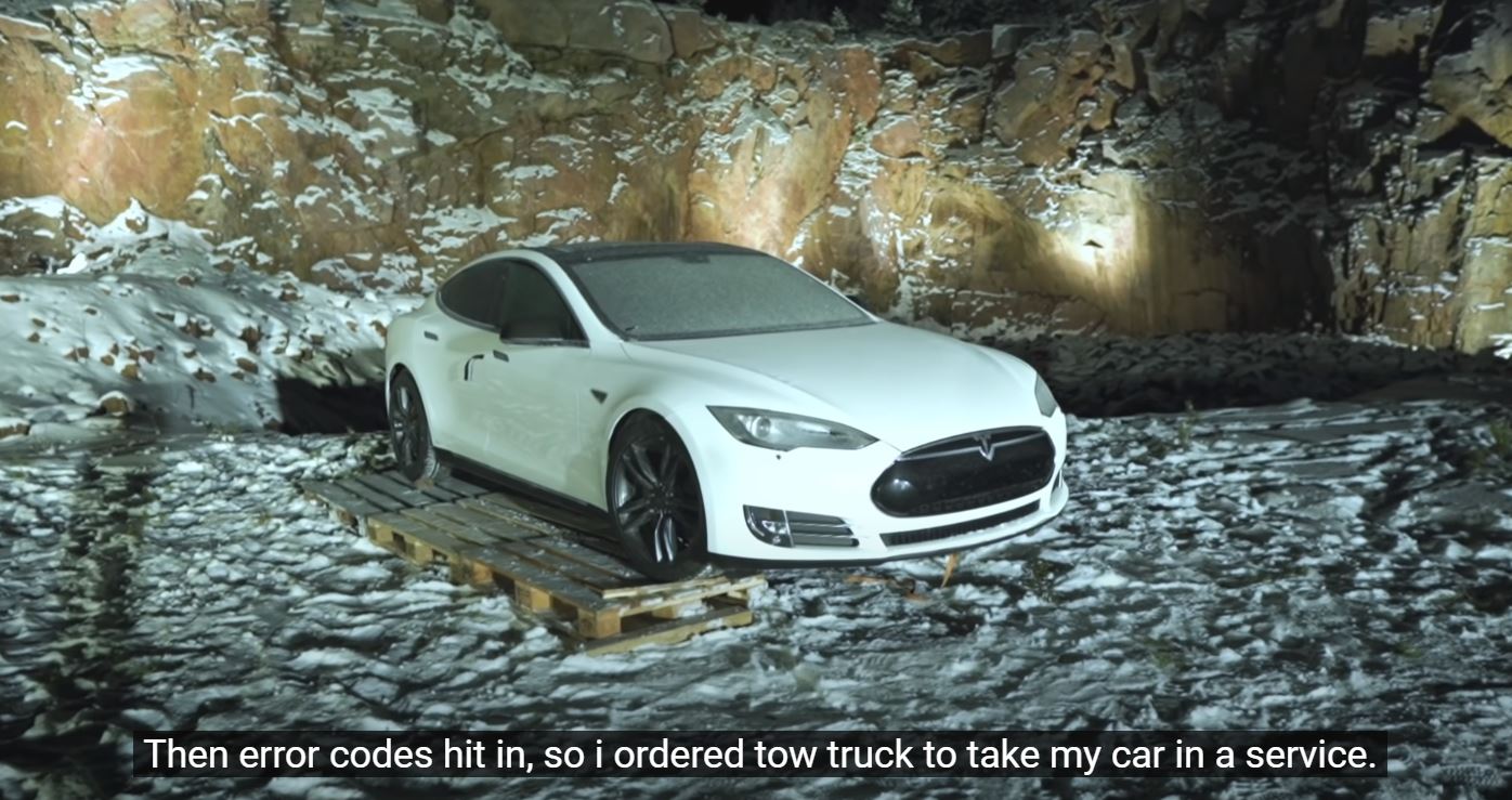 Владелец Tesla Model S разочаровался в электромобиле и взорвал его (видео)