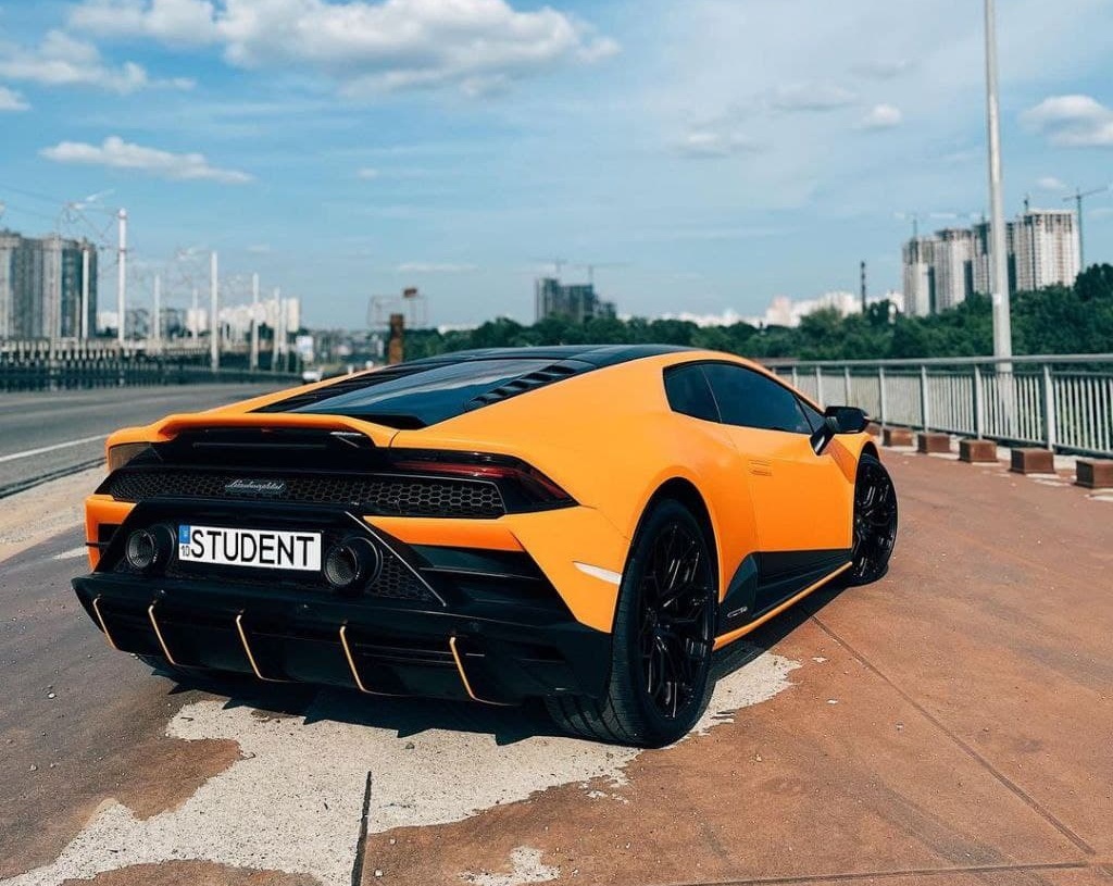 В Украине 23-летний айтишник продает Lamborghini за $400 тысяч