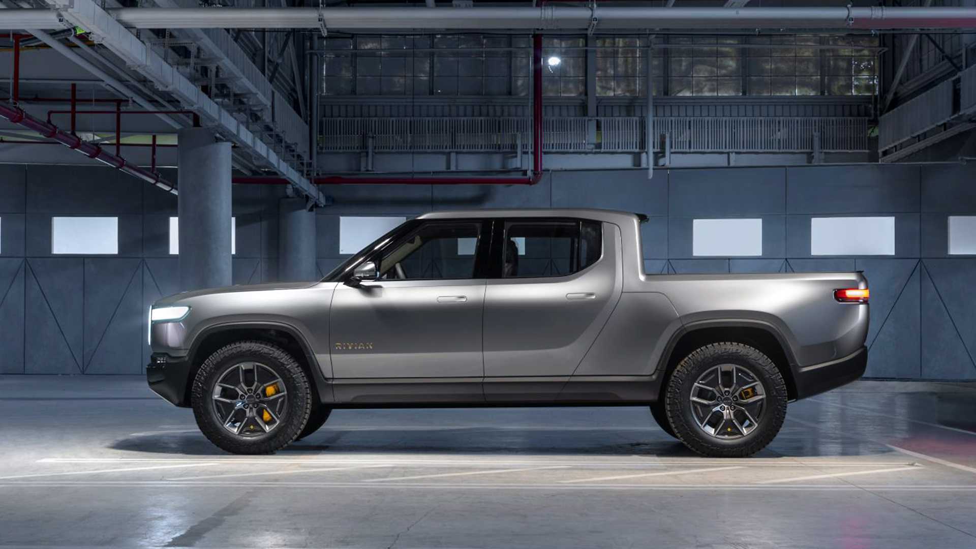 Владельцы Rivian R1T и Mini Cooper Electric больше всего довольны своими  электромобилями