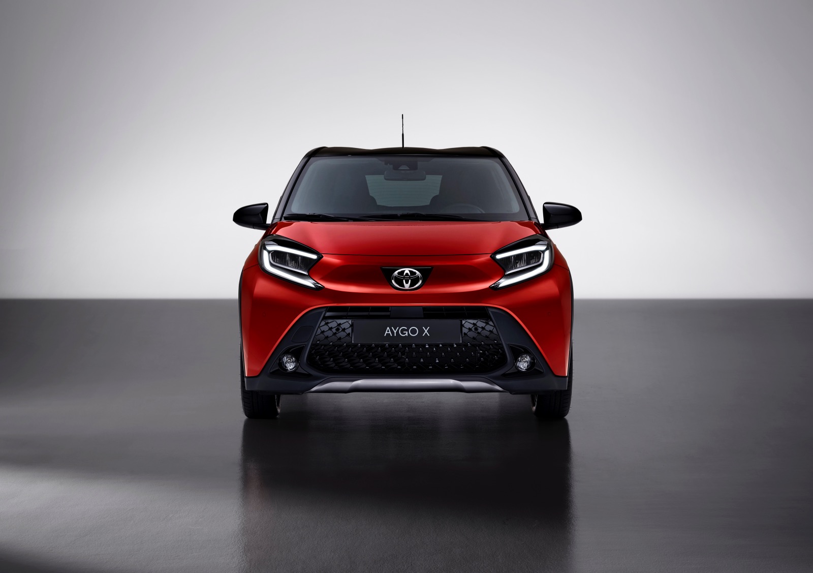 Дебютировал самый маленький и самый дешевый кроссовер Toyota (Aygo X)