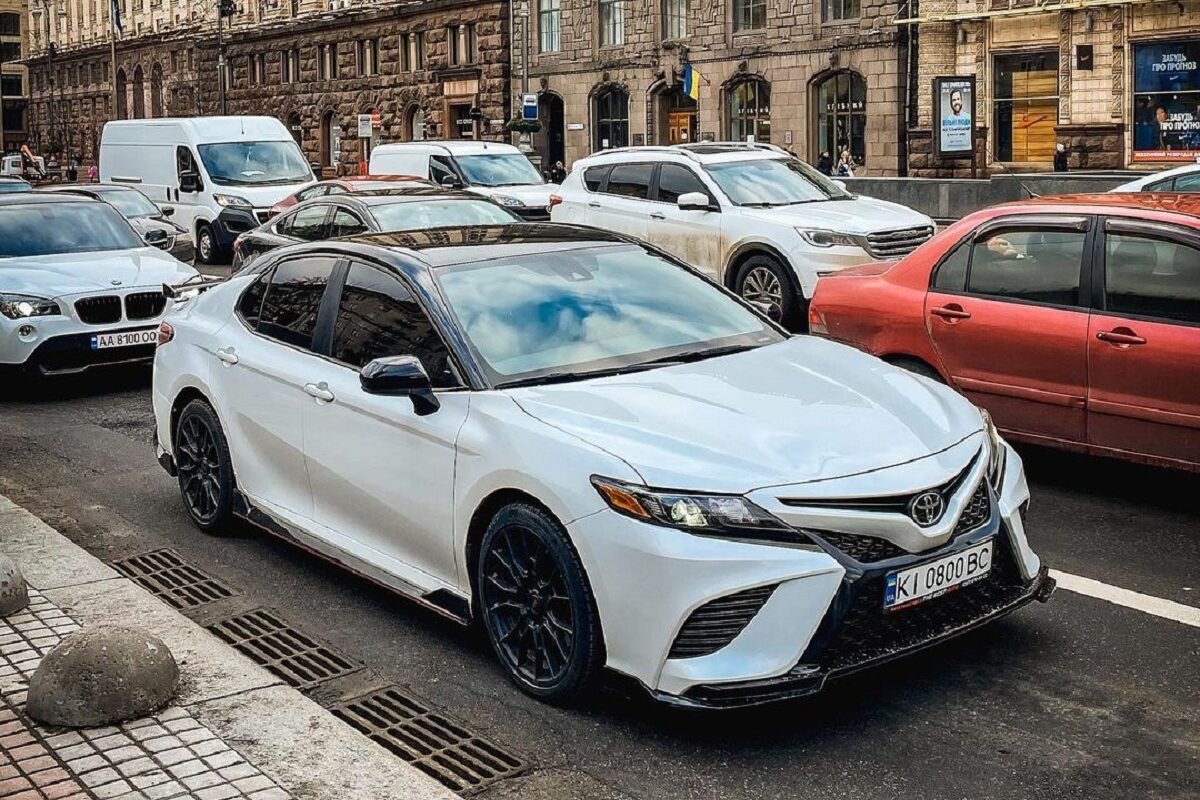 На украинских дорогах появилась редкая Toyota Camry TRD