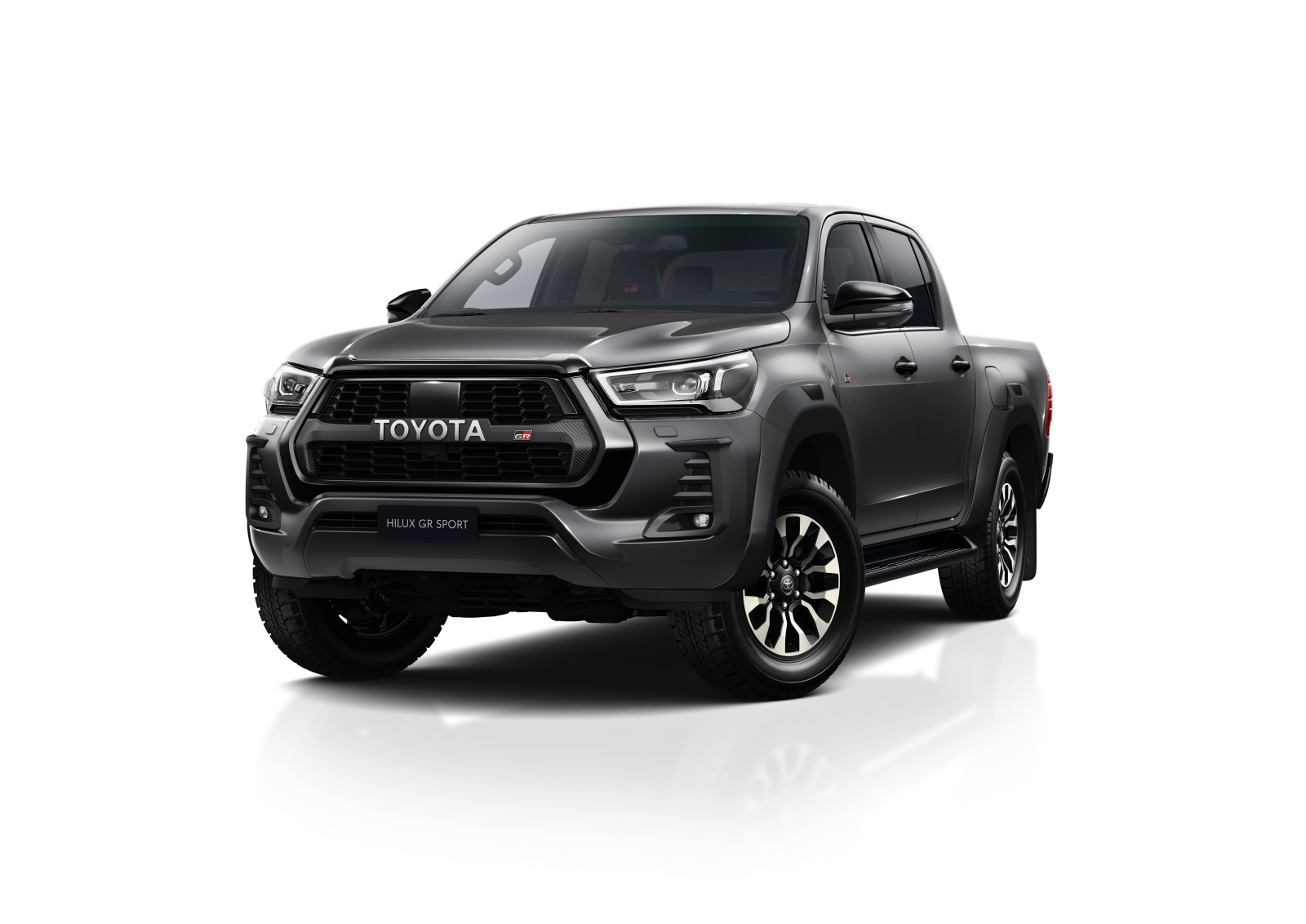 Самый надежный пикап пошел по пути LC 300. Встречаем новый Toyota Hilux GR  Sport