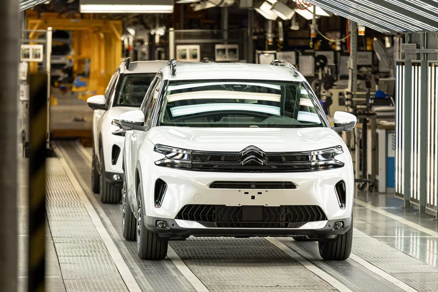 Stellantis не хочет портить отношения с Китаем, или как в России украли  завод Citroen