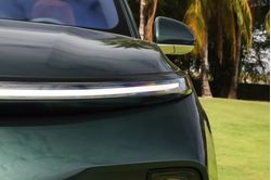 Купить Li Auto Li L8 Hybrid PHEV 1.5 SSR Max 52.3 kWh Ultra 4WD 2024 CN ...