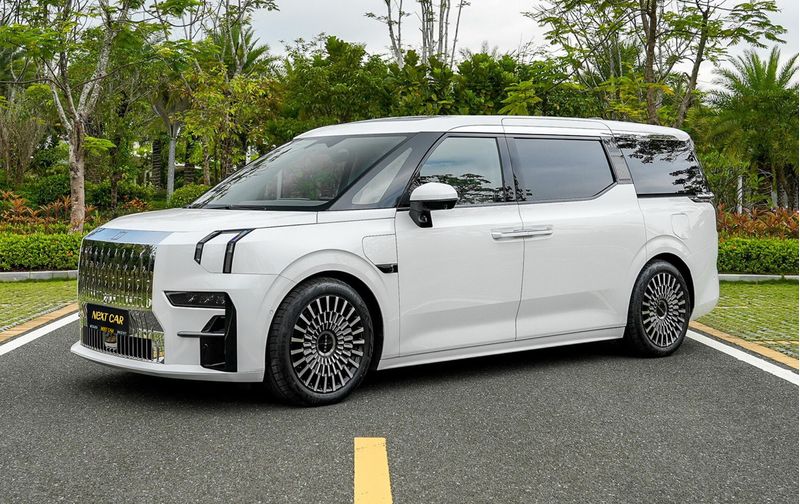 Купить Zeekr 009 MPV Long Range 116.0kWh AWD 2024 в Киеве - Nextcar