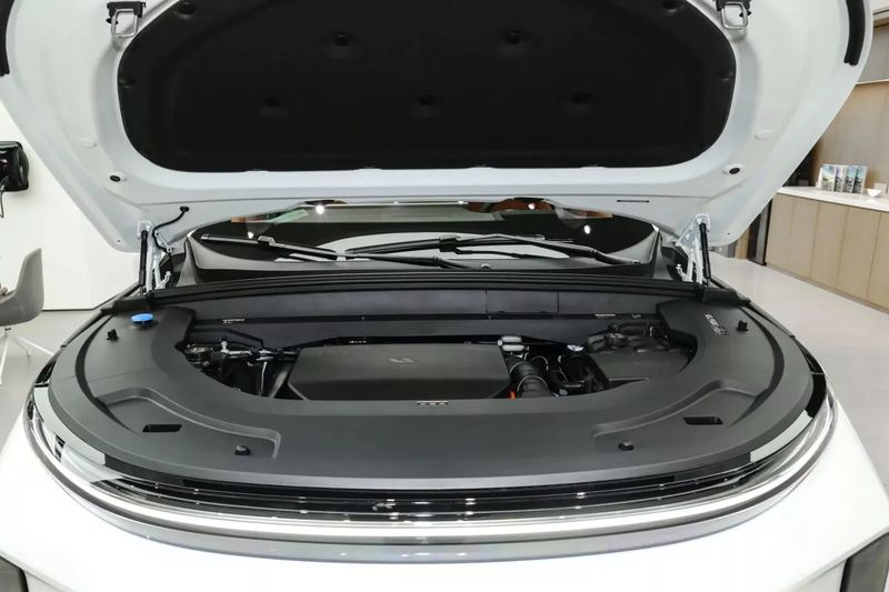 Придбати Li Auto Li L7 Hybrid PHEV 1.5 SSR Max 52.3 kWh Ultra 4WD 2025 ...
