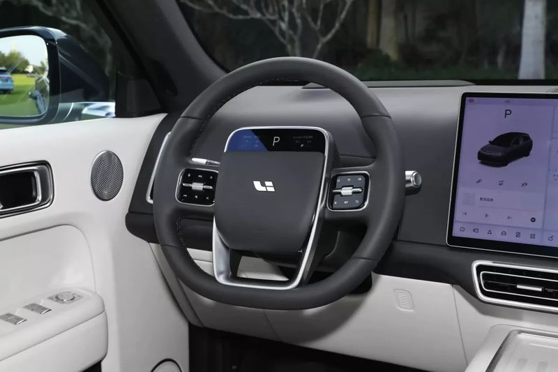 Купить Li Auto Li L7 Hybrid PHEV 1.5 SSR Max 52.3 kWh Ultra 4WD 2025 CN ...