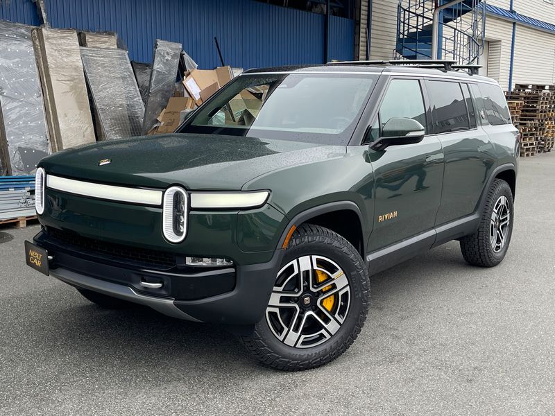 Придбати Rivian R1S Large Pack 135.0 kWh QuadMotor AWD Adventure Green